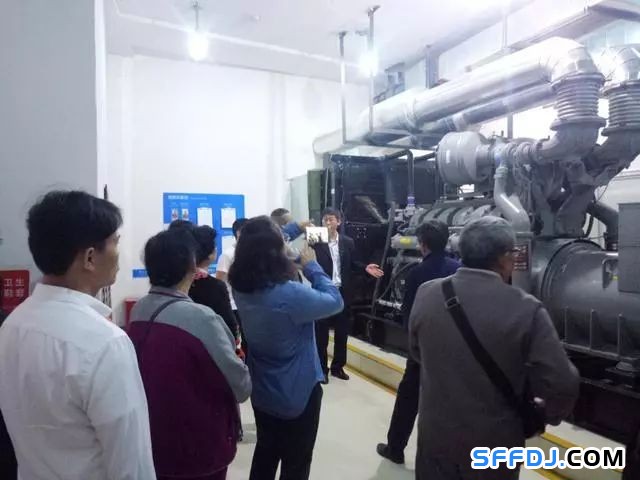 花果園物業(yè)開展"設(shè)備機房開放日"活動： 業(yè)主走進"機房重地"